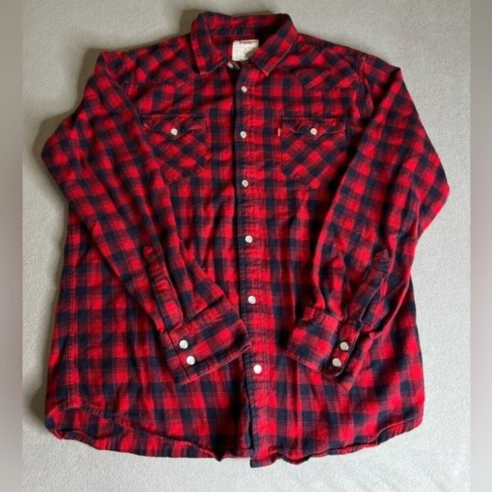 Men's Levi's Red and Black Plaid Flannel Button-up Shirt Size Medium